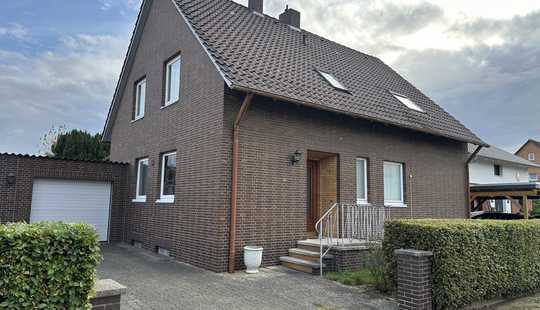 Bild von Einfamilienhaus mit 7 Zimmern, Wintergarten und einer Doppelgarage in Ilsede