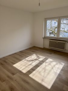 Renovierte 4-Zimmer-Erdgeschosswohnung mit Loggia | 77 m² | provisionsfrei | Zentral in Braunfels
