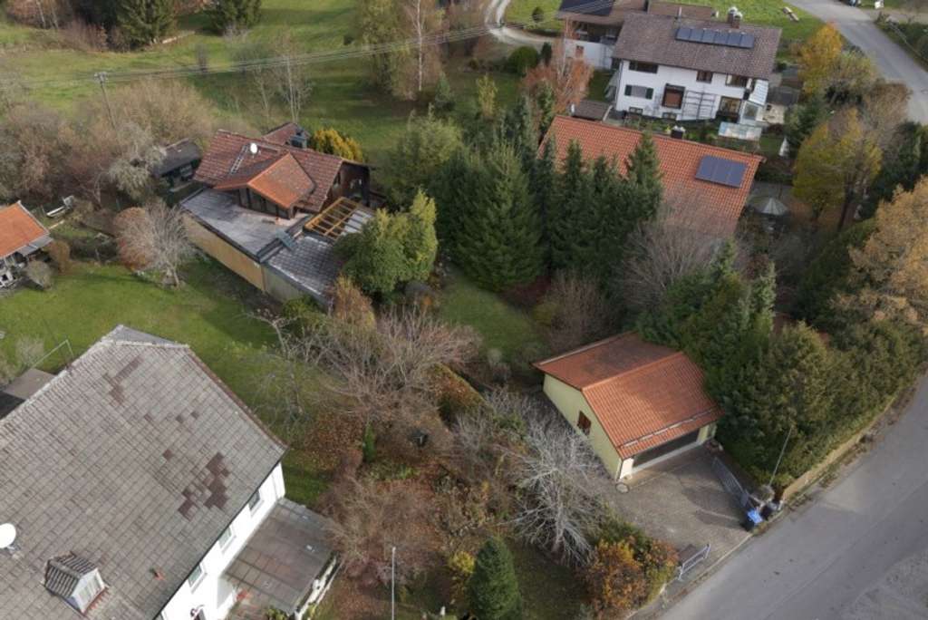 Immobilie in Wessobrunn - Älteres WOHNHAUS mit TOLLEM GRUNDSTÜCK und großer GARAGE
in RUHIGER Dorflage!
Wessobrunn-Haid - Bild 3