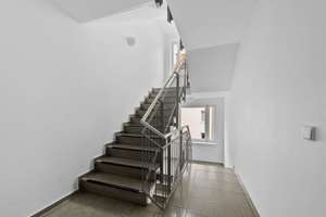 Bezugsfreie 3-Zimmer-Eigentumswohnung mit Balkon, Aufzug und TG-Stellplatz – Handjerystraße 24, 12489 Adlershof, Berlin – Vorschaubild 2