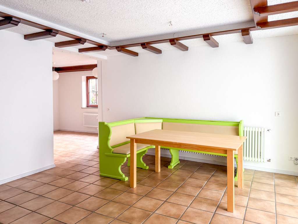 Immobilie in Badenweiler - Komfortable Wohnung am Wiesenrand  mit Wintergarten und PKW-Stellplatz im heilklimatischen Kurort - Bild 3