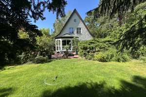 IDYLLISCHES ZUHAUSE IN NIKOLASSEE: Auf einem Sonnengrundstück mit Garten, Terrasse, Garage & Sauna! – Berlin – Vorschaubild 6