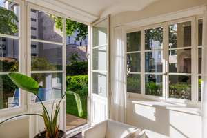 Design-Juwel im bester Lage der City-West mit Privatgarten
