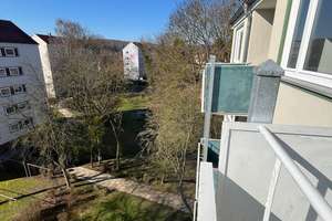 Lichtdurchflutete 3-Zimmer-Wohnung mit Balkon in gepflegtem Mehrfamilienhaus in Gebhardshagen – Bodenbacher Ring 16, 38229 Gebhardshagen, Salzgitter – Vorschaubild 3