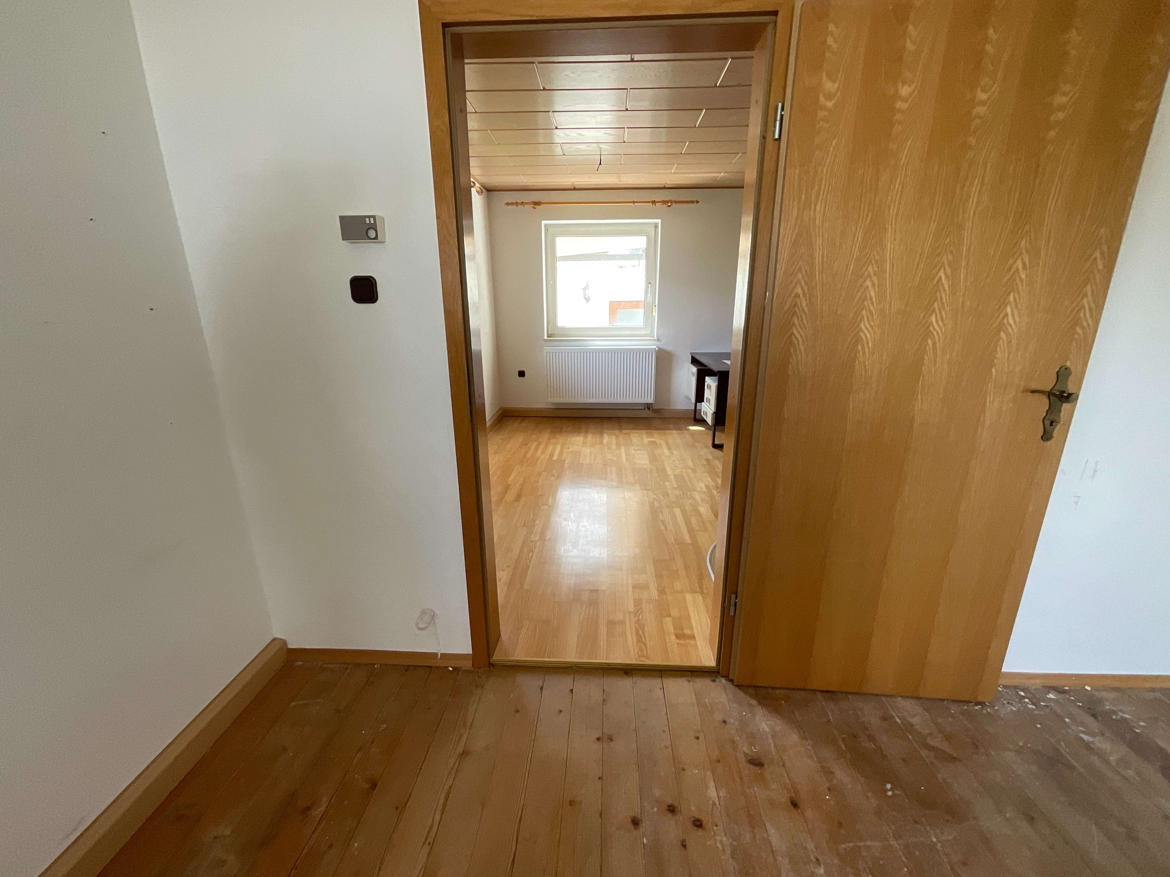 Immobilie in Kempten (Allgäu) - Sofort frei! Großzügige DHH mit Garten und NG, nur wenige min. zum Zentrum! - Bild 6