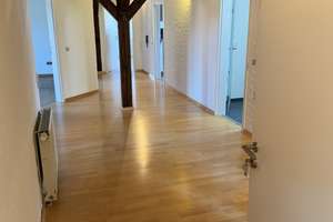 4 Zimmer Wohnung mit großem Balkon Teilrenoviert  – 91555 Feuchtwangen – Vorschaubild 1
