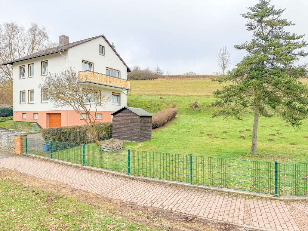 Immobilie in Waldkappel - Viel Platz, großes Grundstück und Alleinlage – Einfamilienhaus in Waldkappel-Friemen - Bild 1