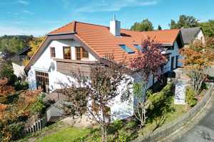 Sie lieben das Besondere? Beeindruckende Villa mit neuem Dach (Aufdachdämmung) & Hybrid-Heizung! – Bayreuth – Vorschaubild 1