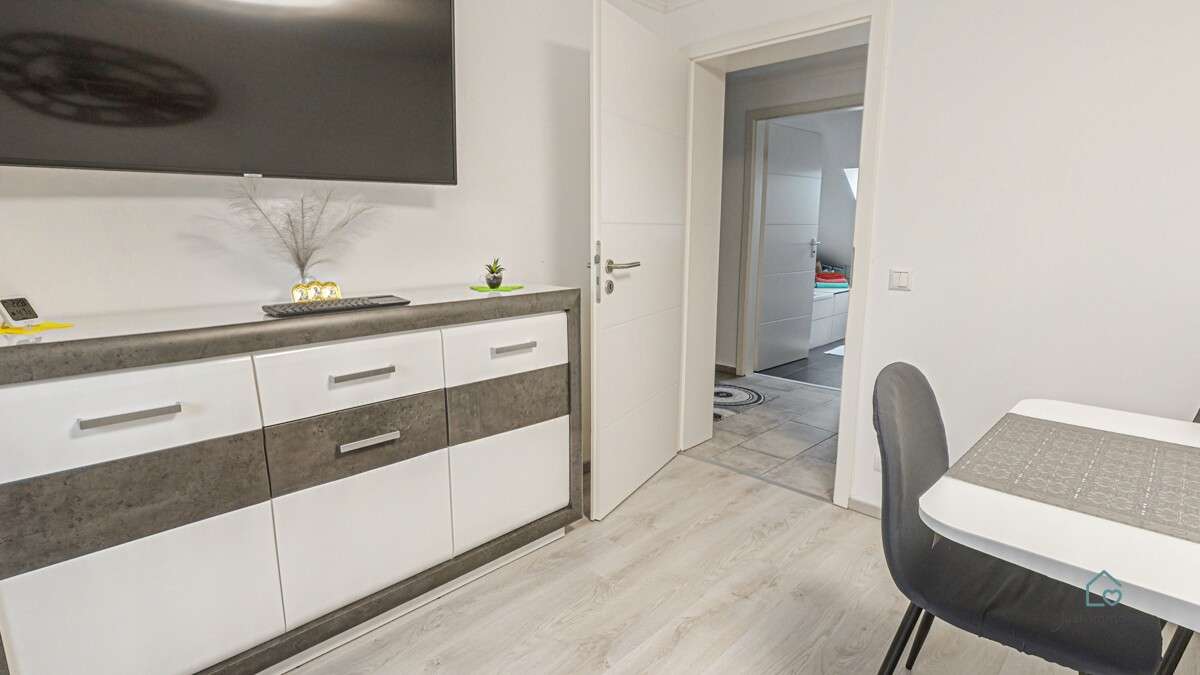 Immobilie in Meitingen - Just Immotions | 3,5-Zimmer-Dachgeschosswohnung mit Stellplatz in Meitingen! - Bild 4