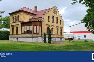 !Wohnen und Arbeiten verbinden!
Großzügige repräsentative Villa m – Die vollständige Adresse der Immobilie erhältst du vom Anbieter., 39418 Staßfurt – Vorschaubild 1