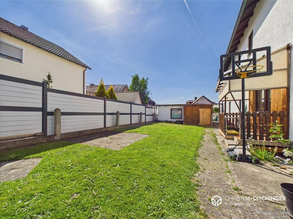 Immobilie in Wenzenbach - Gepflegtes Mehrfamilienwohnhaus * Solide Kapitalanlage mit Entwicklungspotential - Bild 2