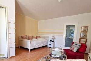 Möblierte, helle 1-Zimmer-Wohnung mit Südloggia in absolut ruhiger und dennoch zentraler Lage!