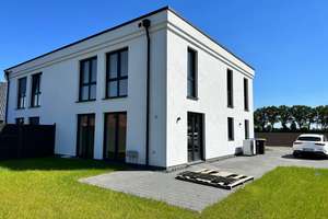 Doppelhaushälfte mit Terrasse in Sittensen – Im Kleinen Felde 48a, 27419 Sittensen – Vorschaubild 1