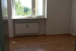 Ruhig gelegene 3-Zi.-Wohnung in Top-Lage mit Balkon, Tageslichtbad und TG-Stellplatz – Die vollständige Adresse der Immobilie erhältst du vom Anbieter., 90449 Röthenbach West, Nürnberg – Vorschaubild 8