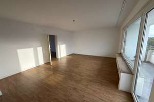 Schöne 4 Zimmer Wohnung mit separater Küche und Balkon