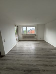 Frisch renovierte 1,5-Zimmer-Wohnung mit Balkon in Rendsburg