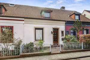 Reihenmittelhaus mit ausgebautem Dachgeschoss, Vollkeller und Doppelgarage in Ohlenhof – Die vollständige Adresse der Immobilie erhältst du vom Anbieter., 28239 Ohlenhof, Bremen – Vorschaubild 2