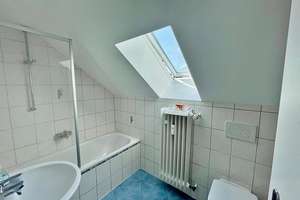 Helle 3-Zimmer-Dachgeschosswohnung in München-Allach mit Stellplatz und eigenem Gartenanteil – Franz-Töpsl-Weg 15, 80999 Untermenzing, München – Vorschaubild 11