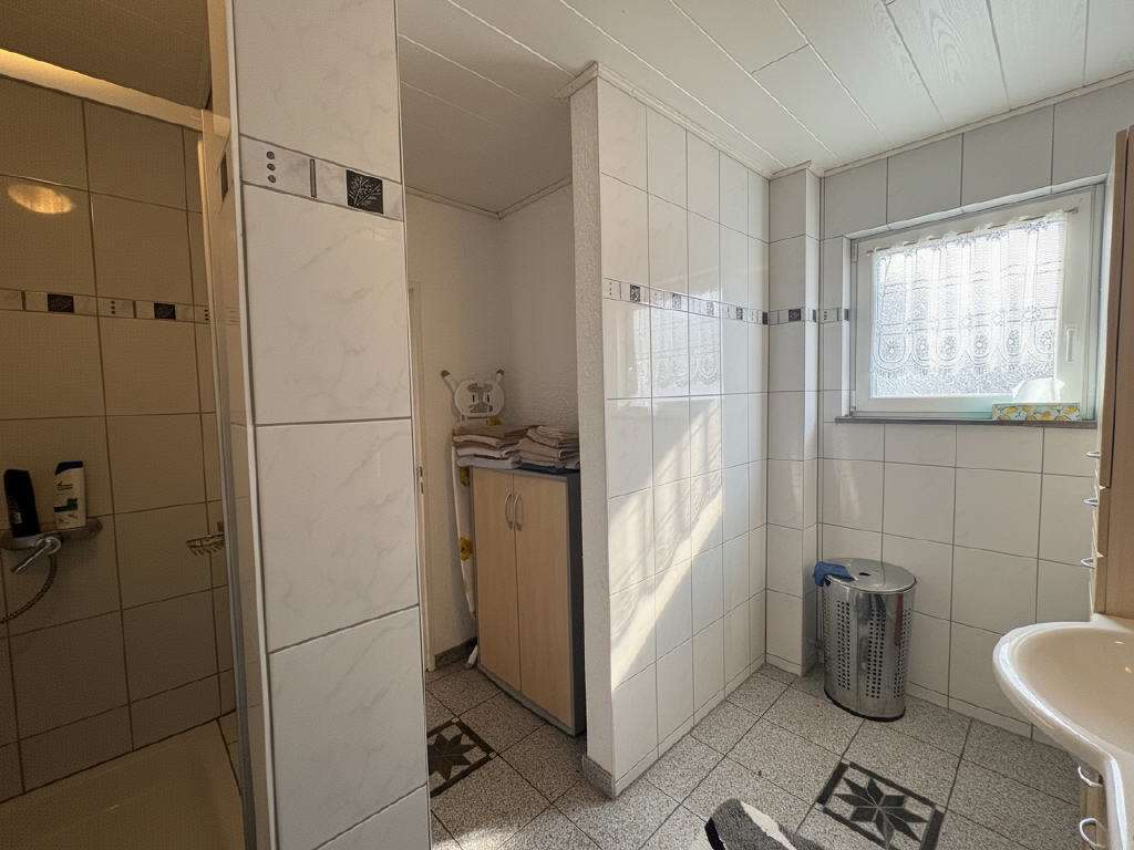 Immobilie in Stadecken-Elsheim - Großzügiges Einfamilienhaus mit Terrasse und Garten in Feldrandlage - Bild 8