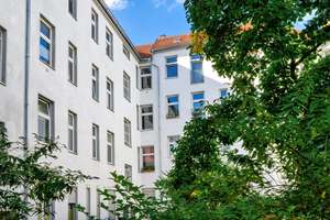 Bezugsfreie 2-Zimmer-Wohnung mit Altbau-Flair und modernem Tageslicht-Badezimmer, jetzt besichtigen – Rennbahnstrasse 24, 13086 Weißensee, Berlin – Vorschaubild 12