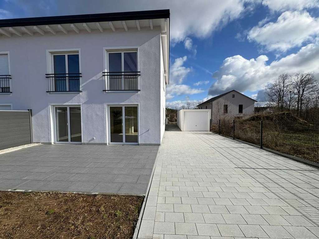 Immobilie in Grafenwöhr - Neubau-Doppelhaushälfte im Erstbezug - Perfekt für Eigennutzer oder Investoren! - Bild 0