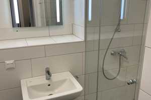 Dachgeschoss- Wohnung mit Terrasse, möbliert & ALL- INCLUSIVE Miete!- über den Dächern Düsseldorfs – Merziger Straße 19 a/b, 40476 Düsseldorf – Vorschaubild 7