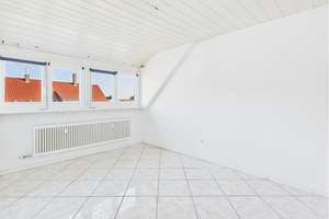 Große und praktisch geschnittene Dachgeschoßwohnung wartet auf neue Bewohner – Die vollständige Adresse der Immobilie erhältst du vom Anbieter., 70188 Ostheim, Stuttgart – Vorschaubild 6