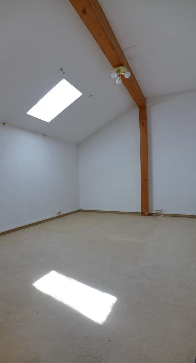 Immobilie in Waakirchen - Wohnen auf 2 Ebenen - 4 Zi. inkl. einem zusätzl. Hobbyraum im schon ausgebauten Dachgeschoss ~ - Bild 4