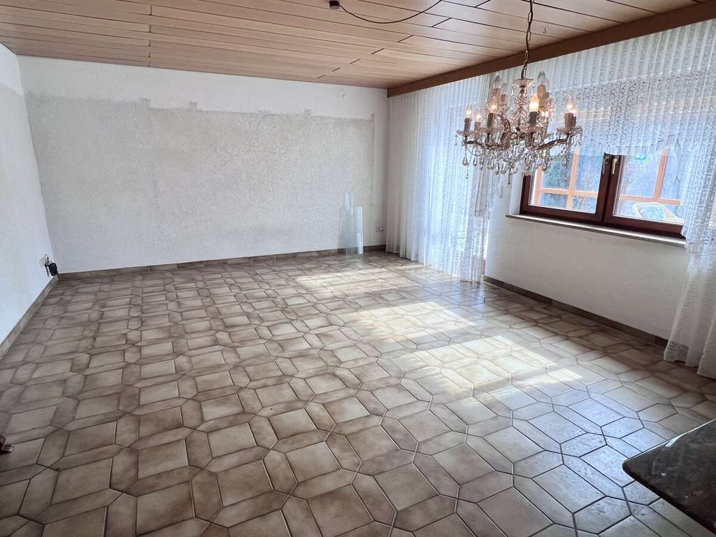 Immobilie in Zeitlarn - Einfamilienhaus mit großem Garten, Garage und Wintergarten - Bild 4