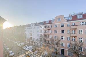 GROßZÜGIGE UND KLASSISCHE ALTBAUWOHNUNG MIT BALKON IN PRENZLAUER BERG! PROVISIONSFREI! – Ueckermünder Str. 17, 10439 Prenzlauer Berg, Berlin – Vorschaubild 3