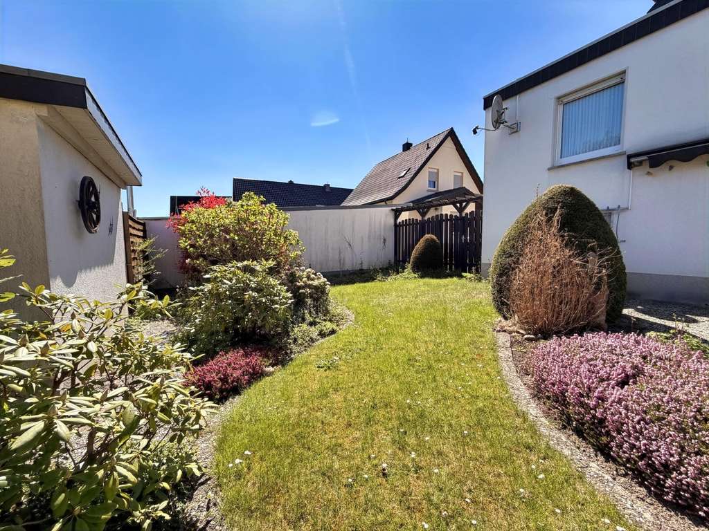 Immobilie in Hiddenhausen - Hiddenhausen - Gemütliches EFH mit üppigem Garten - Bild 3