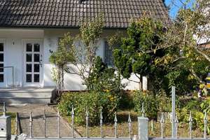 Doppelhaushälfte mit Terasse und Garten in Berlin-Mahlsdorf