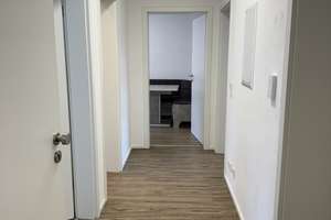 Vollmöblierte 3ZKB - Wohnung im 2.OG mit Balkon *ab 01.08. frei* – Die vollständige Adresse der Immobilie erhältst du vom Anbieter., 86157 Pfersee-Süd, Augsburg – Vorschaubild 2