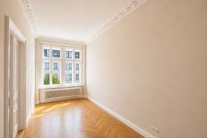 EXKLUSIVE 3 ZI.- STUCKWOHNUNG - in herrschaftlichem Altbau in Kiezlage nahe Lietzensee – Die vollständige Adresse der Immobilie erhältst du vom Anbieter., 14057 Charlottenburg, Berlin – Vorschaubild 3