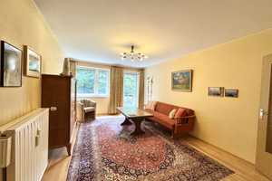 Solide 3 Zimmer Wohnung mit Einbauküche und Balkon – München – Vorschaubild 1