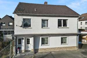 Viel Platz für die Familie in diesem gepflegten Haus in Bad Lippspringe – Detmolder Straße 109A, 33175 Bad Lippspringe – Vorschaubild 1