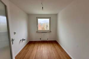 Moderne 3-Zimmer-Wohnung mit Balkon in Nürnberg – Herzogstandstraße 10, 90471 Langwasser Nordwest, Nürnberg – Vorschaubild 3