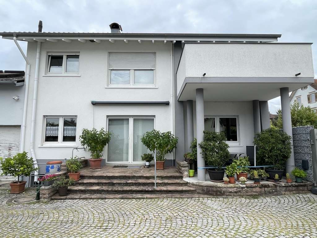 Immobilie in Achern - Attraktives 2-Familienhaus im Herzen von Oberachern - Vielseitige Nutzung & Charme inklusive! - Bild 2
