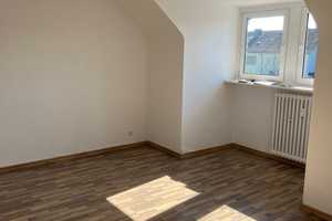 Schöne Dachgeschosswohnung / 3 Zimmer in Mönchengladbach, Nähe  Schmölderpark – Urftstraße 44, 41239 Mönchengladbach – Vorschaubild 10
