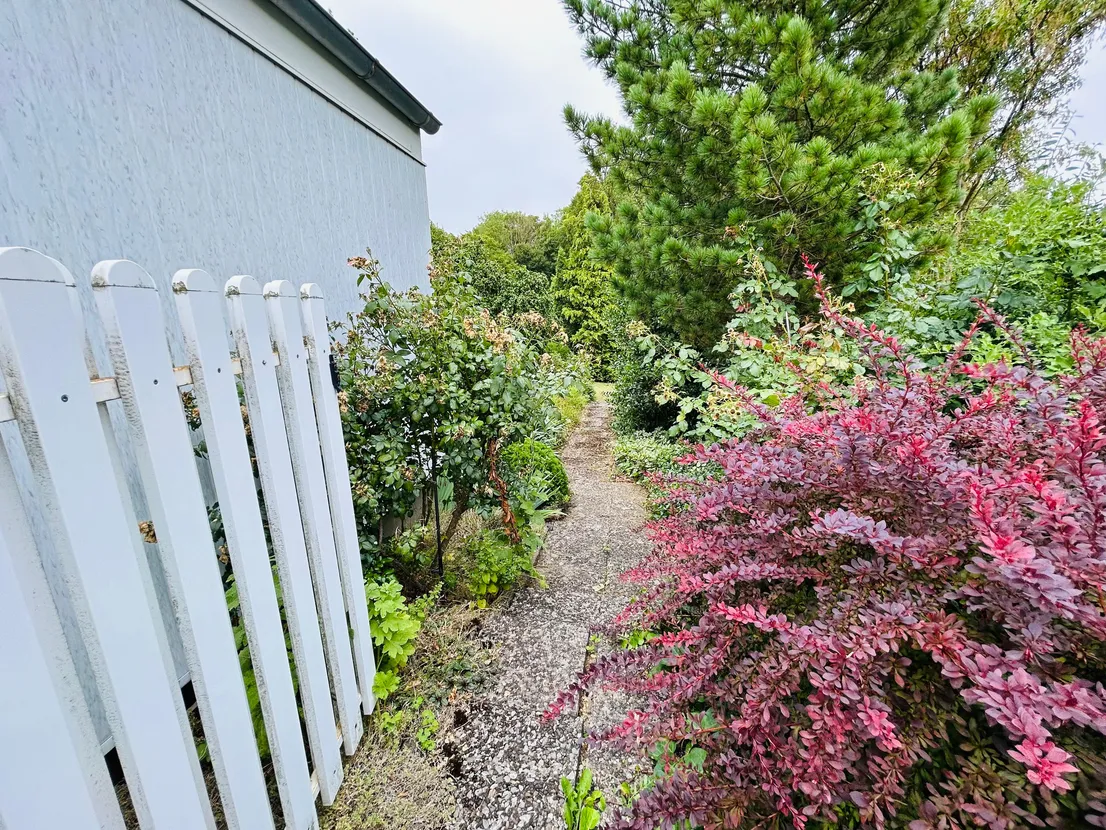 Idyllisch wohnen... Ihr Bungalow in grüner Ruhelage von Salzgitter- Bad – Weg Terrasse/Garten