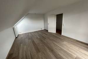 frisch renovierte 3-Zimmer-DG-Wohnung