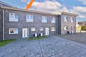 TT bietet an: NEUBAU!  Top-Reihenmittelhaus mit Terrasse, Garten und Carport in schöner und r – Friesland (Kreis) – Vorschaubild 2