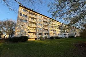 "Mir tanzt keiner auf dem Kopf rum"- Super 3-Zimmer-Wohnung im 4. OG – Wohnen mit Grünblick – Hölderlinstraße 7, 47226 Rheinhausen-Mitte, Duisburg – Vorschaubild 1