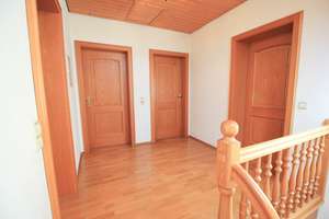 Ihr neues Zuhause: Einfamilienhaus mit großem Grundstück und vielseitigen Möglichkeiten – Die vollständige Adresse der Immobilie erhältst du vom Anbieter., 94419 Reisbach – Vorschaubild 16