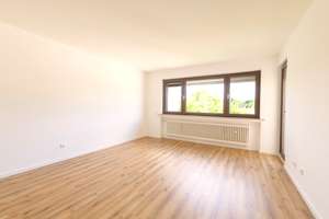 Modernisierte 3-Zi-Wohnung in Weitmar-Mark mit Pool, Aufzug & Loggia