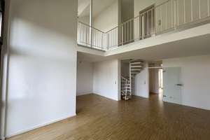 Kaiserswerth: Großzügige, lichtdurchflutete DG‑Maisonette mit Loggia und Aufzug in Toplage 