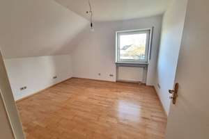 Einziehen ohne Renovierungsaufwand-Lichtdurchflutetes Einfamilienhaus in sehr guter Altdorf-Wohnlage – Die vollständige Adresse der Immobilie erhältst du vom Anbieter., 90518 Altdorf bei Nürnberg – Vorschaubild 21