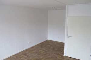 Klein + FEIN = DEIN! 1 Zimmer mit Balkon + Aufzug + separate Küche + Duschbad + Abstellraum – Kurt-Schumacher-Straße 12, 38102 Viewegsgarten-Bebelhof, Braunschweig – Vorschaubild 2