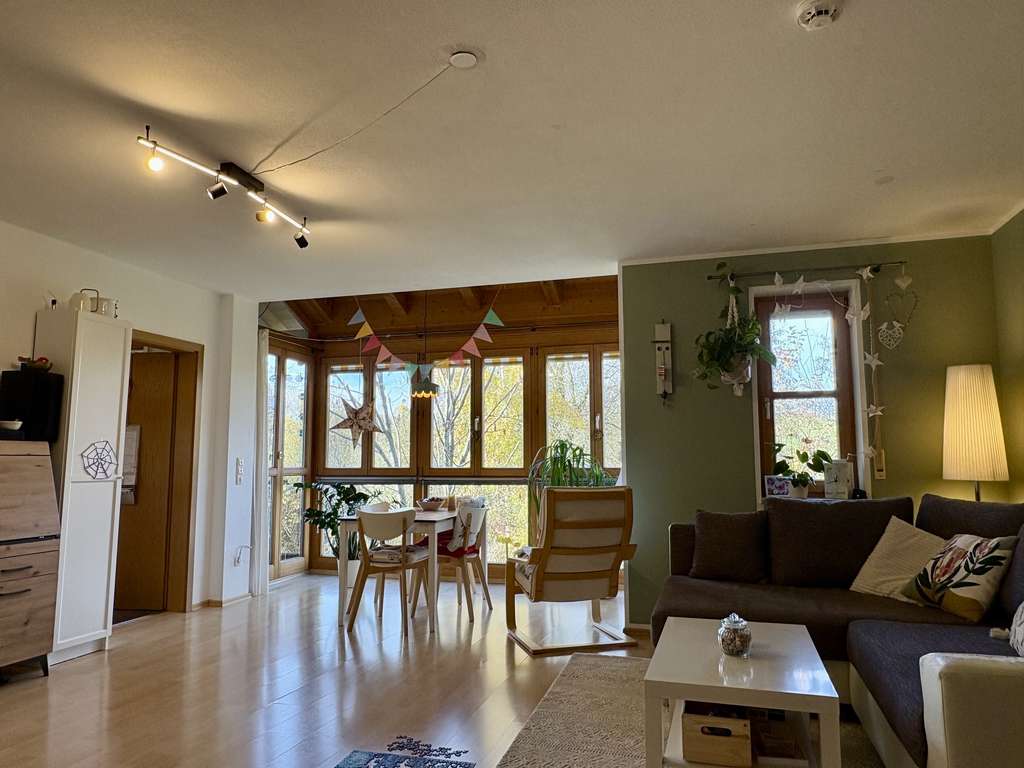 Immobilie in Bad Tölz - Charmante 2-Ebenen-Wohnung mit Balkon – hell, gemütlich & vielseitig nutzbar - Bild 2