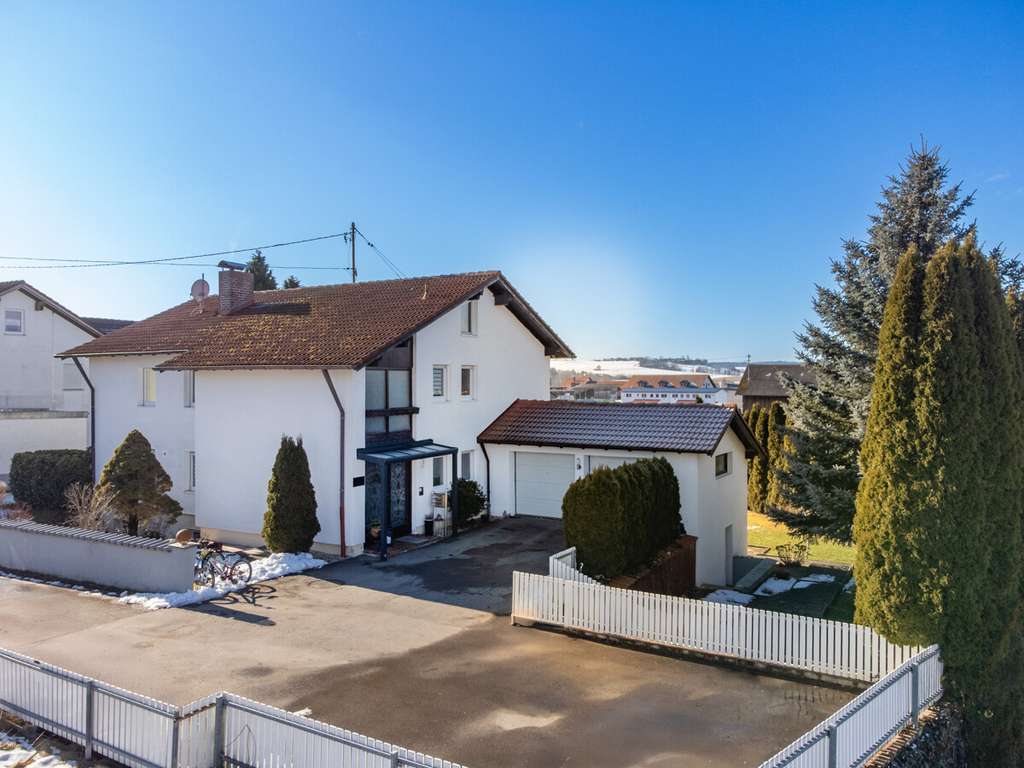 Immobilie in Markt Rettenbach - Großzügiges Zweifamilienhaus mit großem Garten und flexibler Nutzung - Bild 3